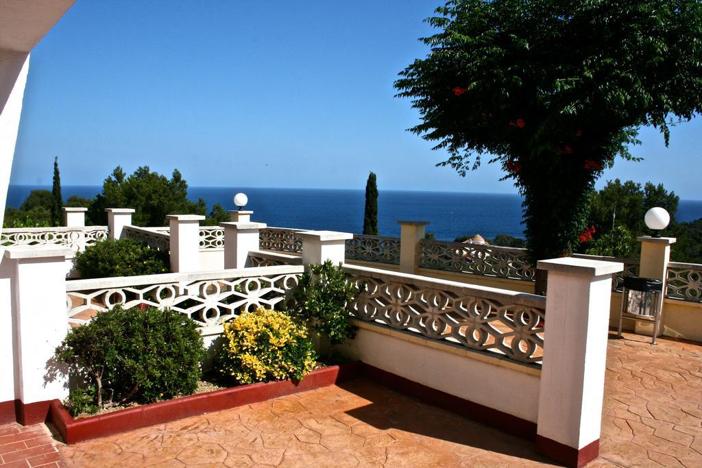 Apartamentos Famara Lloret de Mar Exterior photo